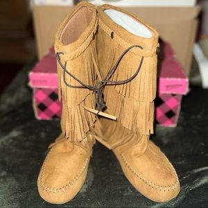 Girl’s suede boots
